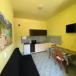 Dejan 3-free Parking Near Arena In Center, Near Bus, Train, Ferry, Airport Shuttle *