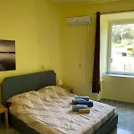 Dejan 3-free Parking Near Arena In Center, Near Bus, Train, Ferry, Airport Shuttle Pula