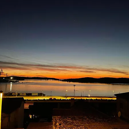 Lejlighed Dejan 3-free Parking Near Arena In Center, Near Bus, Train, Ferry, Airport Shuttle Pula