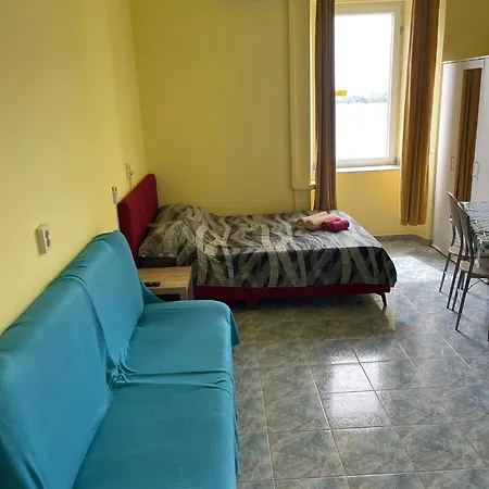 Dejan 3-free Parking Near Arena In Center, Near Bus, Train, Ferry, Airport Shuttle *