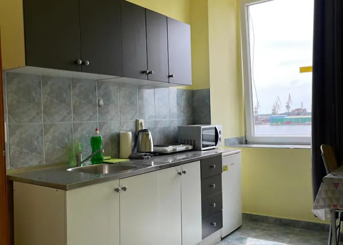 Dejan 3-free Parking Near Arena In Center, Near Bus, Train, Ferry, Airport Shuttle * Pula