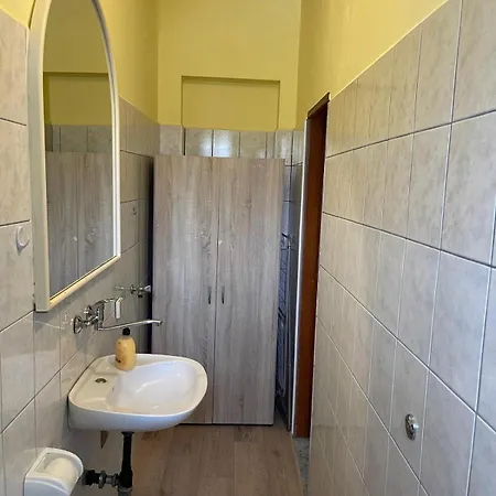 Dejan 3-free Parking Near Arena In Center, Near Bus, Train, Ferry, Airport Shuttle Apartment *