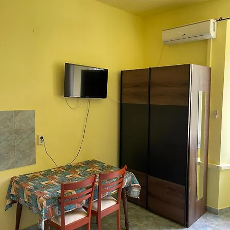Apartment Dejan 3-free Parking Near Arena In Center, Near Bus, Train, Ferry, Airport Shuttle *