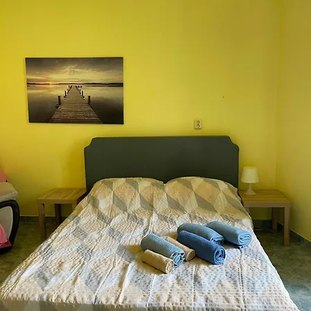 Dejan 3-free Parking Near Arena In Center, Near Bus, Train, Ferry, Airport Shuttle Apartment