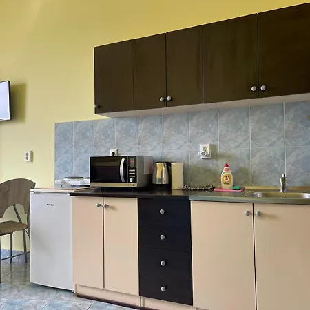 Dejan 3-free Parking Near Arena In Center, Near Bus, Train, Ferry, Airport Shuttle