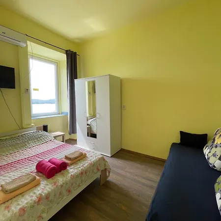 Apartment Dejan 3-free Parking Near Arena In Center, Near Bus, Train, Ferry, Airport Shuttle Pula