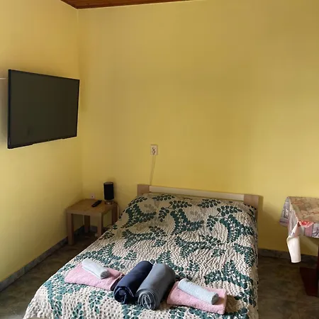 Dejan 3-free Parking Near Arena In Center, Near Bus, Train, Ferry, Airport Shuttle Apartment *