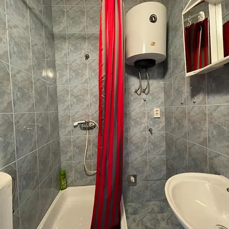 Dejan 3-free Parking Near Arena In Center, Near Bus, Train, Ferry, Airport Shuttle