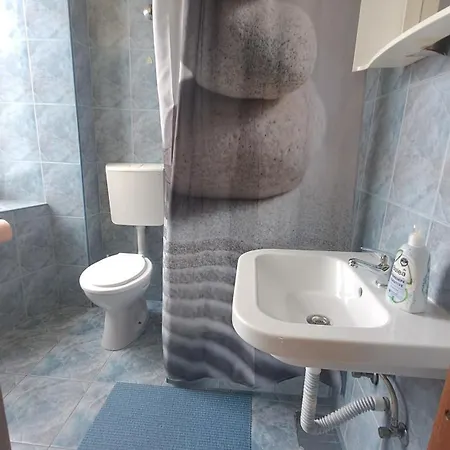 Dejan 3-free Parking Near Arena In Center, Near Bus, Train, Ferry, Airport Shuttle Apartmán