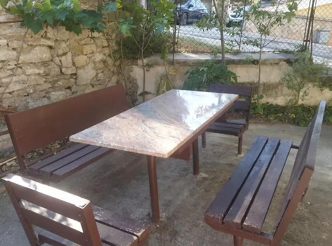 Dejan 3-free Parking Near Arena In Center, Near Bus, Train, Ferry, Airport Shuttle *