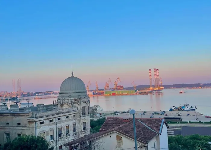 Dejan 3-free Parking Near Arena In Center, Near Bus, Train, Ferry, Airport Shuttle * Pula