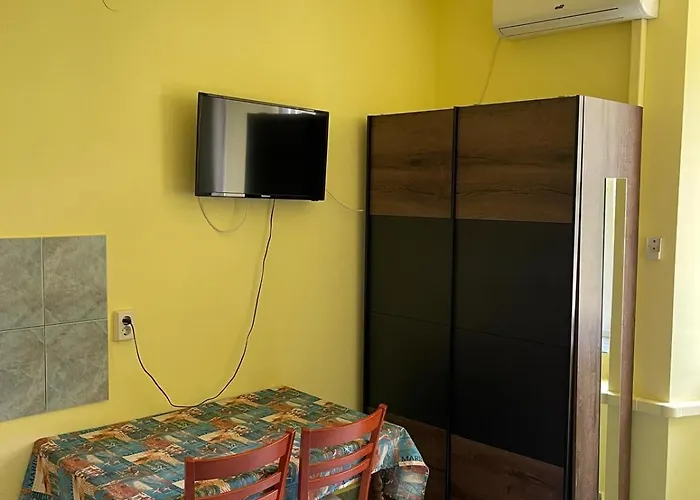 Apartment Dejan 3-free Parking Near Arena In Center, Near Bus, Train, Ferry, Airport Shuttle *