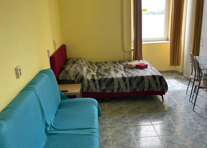 Dejan 3-free Parking Near Arena In Center, Near Bus, Train, Ferry, Airport Shuttle *