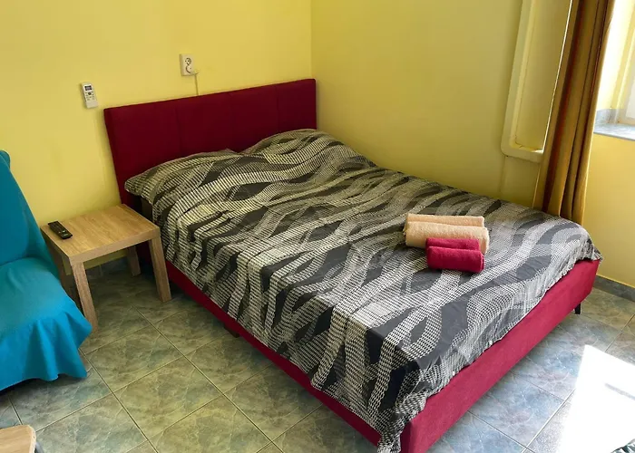 Dejan 3-free Parking Near Arena In Center, Near Bus, Train, Ferry, Airport Shuttle Pula