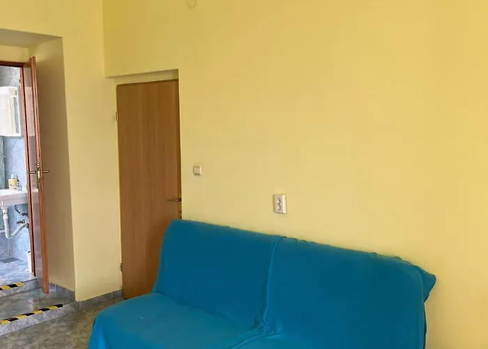 Dejan 3-free Parking Near Arena In Center, Near Bus, Train, Ferry, Airport Shuttle Apartment