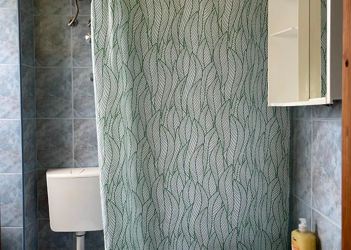 Dejan 3-free Parking Near Arena In Center, Near Bus, Train, Ferry, Airport Shuttle