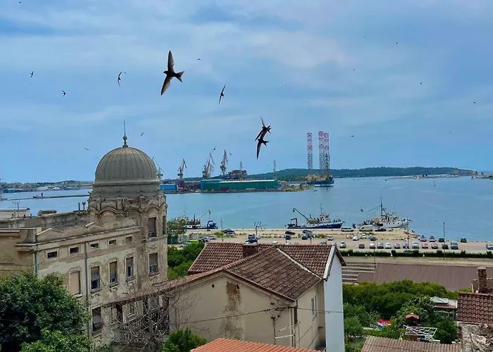 Apartment Dejan 3-free Parking Near Arena In Center, Near Bus, Train, Ferry, Airport Shuttle