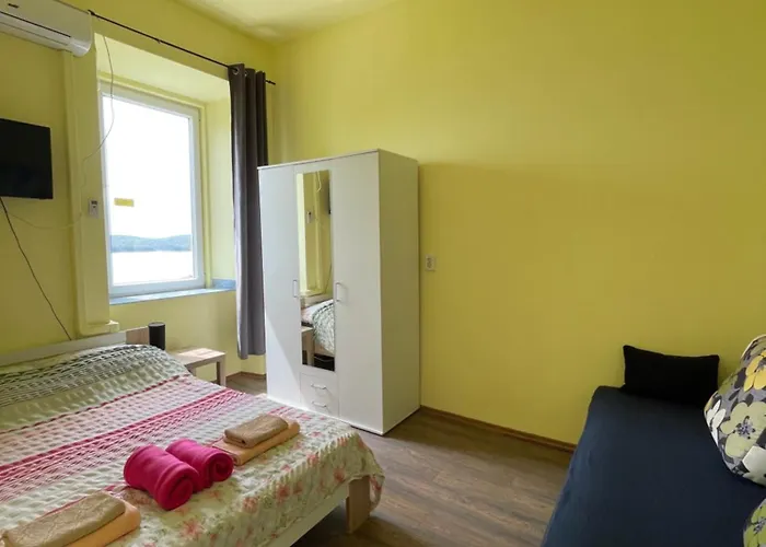 Apartment Dejan 3-free Parking Near Arena In Center, Near Bus, Train, Ferry, Airport Shuttle Pula
