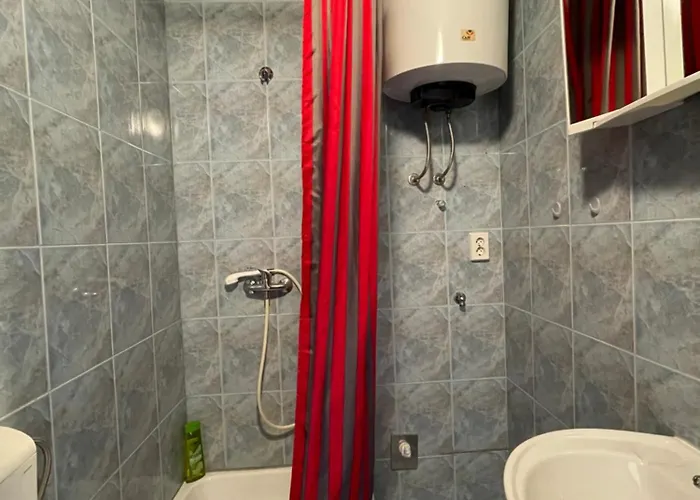 Dejan 3-free Parking Near Arena In Center, Near Bus, Train, Ferry, Airport Shuttle