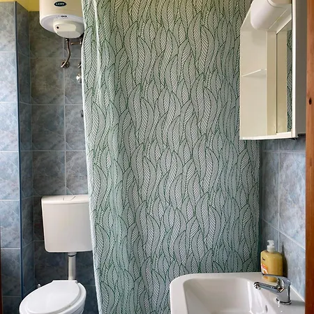 Dejan 3-free Parking Near Arena In Center, Near Bus, Train, Ferry, Airport Shuttle