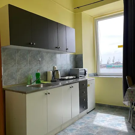 Dejan 3-free Parking Near Arena In Center, Near Bus, Train, Ferry, Airport Shuttle * Πούλα